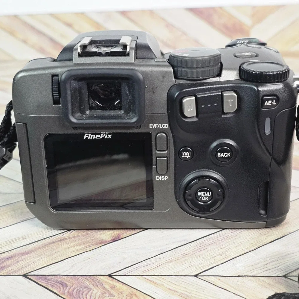 Fujifilm Finepix S602 Zoom 3.1MP Digital Bridge Camera 6x Optical Zoom Tested